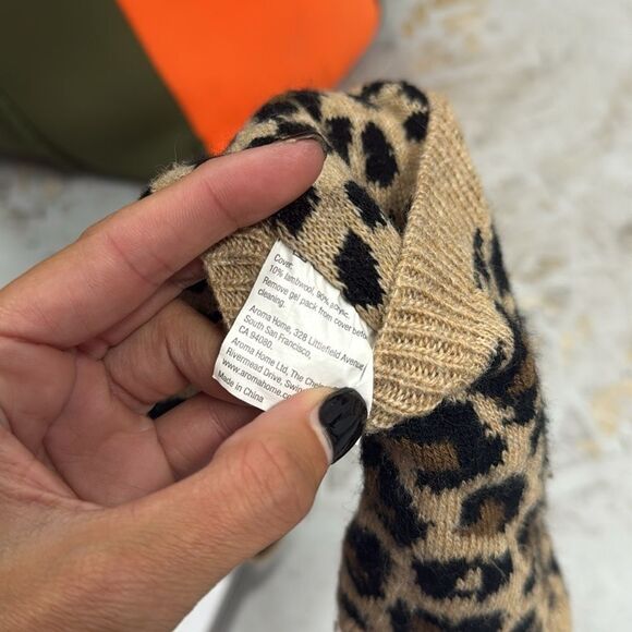 Leopard Print Cozy Socks - Thick Grip Bottom Leopard Socks - Size 6-9 Women’s - Picture 2 of 3